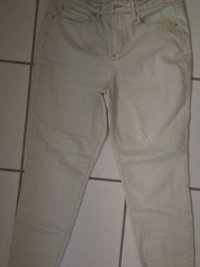 Cropped Ankle Jeans in Light Beige